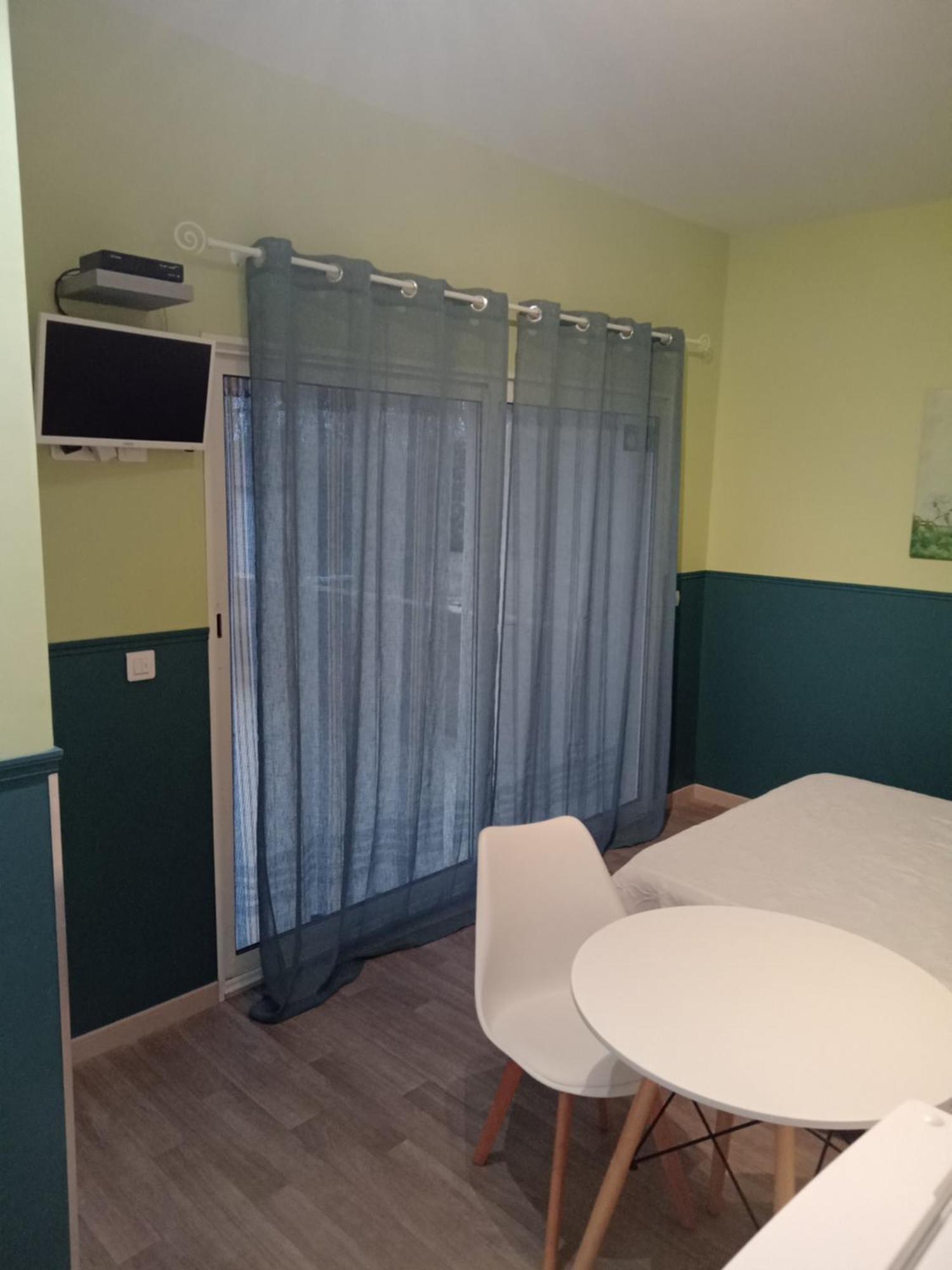 Chez Lulu Hotel Saint-Saturnin-d'Apt Bagian luar foto